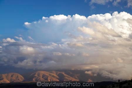 Benmore-Range;cloud;clouds;dark-cloud;dark-clouds;high-altitude;Last-Light;light;Mackenzie-Country;mountain;mountains;N.Z.;New-Zealand;North-Otago;NZ;range;ranges;S.I.;SI;South-Island;sunlight;Waitaki-District