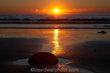 beach;beaches;boulder;break-of-day;calm;coast;coastal;coastline;coastlines;coasts;concretion;dawn;dawning;daybreak;first-light;formation;geological;geology;marble;marbles;Moeraki;Moeraki-Boulder;Moeraki-Boulders;morning;N.Z.;New-Zealand;North-Otago;NZ;ocean;orange;Otago;placid;quiet;reflection;reflections;rock;rocks;round;S.I.;sand;sea;sedementary;serene;shore;shoreline;shorelines;shores;SI;smooth;South-Island;sphere;still;sunrise;sunrises;sunup;tranquil;twilight;Waikati-District;Waitaki-District;water