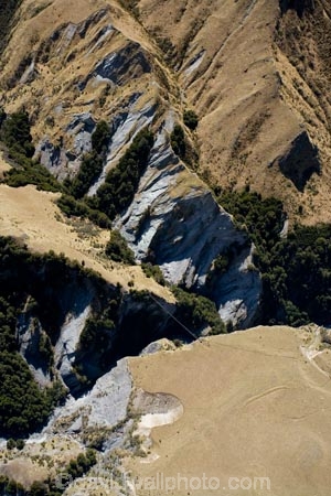 aerial;aerial-photo;aerial-photography;aerial-photos;aerial-view;aerial-views;aerials;back-country;backcountry;bluff;bluffs;cliff;cliffs;high-altitude;high-country;highcountry;highlands;mountainside;mountainsides;N.Z.;New-Zealand;NZ;Otago;pipe;Queenstown;remote;remoteness;S.I.;SI;siphon;Skippers-Canyon;South-Is.;South-Island;Southern-Lakes;Southern-Lakes-District;Southern-Lakes-Region;steep;Stony-Creek;uplands;water-pipe;water-pipes;Yates-Flat