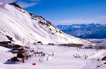 board;boarder;boarders;boarding;chairlift;learn;learners;lift;resort;rope;ropes;ski-field;ski-fields;skier;skiers;skifield;skifields;skiing;slope;slopes;snow;snowboard;snowboarder;snowboarders;snowboarding;tow;winter;winter-sports