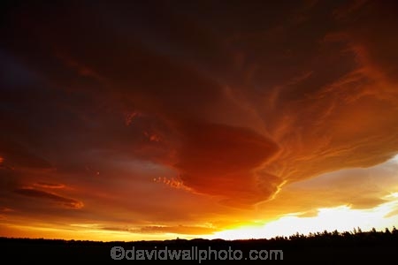 cloud;clouds;dusk;evening;Mossburn;N.Z.;New-Zealand;nightfall;NZ;orange;S.I.;SI;sky;South-Is;South-Island;Southland;Sth-Is;sunset;sunsets;twilight