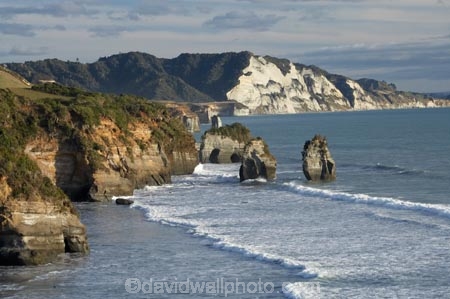 bluff;bluffs;cliff;cliffs;coast;coastal;coastline;coastlines;coasts;N.I.;N.Z.;New-Zealand;NI;North-Is;North-Is.;North-Island;North-Taranaki;NZ;ocean;sea;shore;shoreline;shorelines;shores;steep;Taranaki;The-Three-Sisters;Three-Sisters;Tongaporutu;water;White-Cliffs