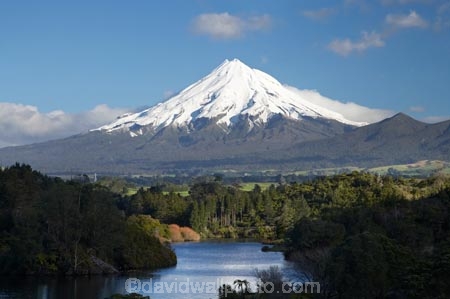 lake;Lake-Mangamahoe;lakes;Mount-Egmont;Mount-Taranaki;Mount-Taranaki-Egmont;Mountain;mountainous;mountains;mt;Mt-Egmont;Mt-Taranaki;Mt-Taranaki-Egmont;mt.;Mt.-Egmont;Mt.-Taranaki;Mt.-Taranaki-Egmont;N.I.;N.Z.;New-Zealand;NI;North-Is;North-Is.;North-Island;NZ;season;seasonal;seasons;snow;Taranaki;volcanic;volcano;volcanoes;winter