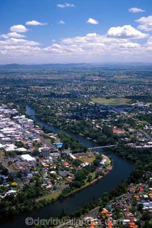 beach;beaches;bridge;bridges;curve;curves;house;houses;residential;rivers;town