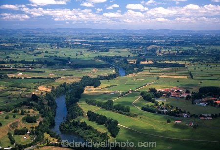 agriculture;farm;farms;fence;fenceline;fences;field;fields;grass;green;hedgerow;hedgerows;lush;meadow;meadows;paddock;paddocks;pasture;pastures;plain;plains;river;rivers;rural;spring;verdant