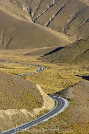 bend;bends;Central-Otago;corner;corners;driving;high-country;highcountry;highland;highlands;highway;highways;Lindis-Pass;N.Z.;New-Zealand;North-Otago;NZ;open-road;open-roads;Otago;ridge;ridgeline;ridgelines;ridges;road;road-trip;roads;SI;snow-tussock;snow-tussocks;South-Island;State-Highway-8;State-Highway-Eight;transport;transportation;travel;traveling;travelling;trip;tussock;tussock-land;tussock-lands;tussockland;tussocklands;tussocks;uplands