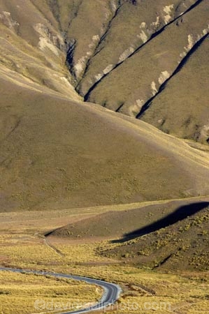 bend;bends;Central-Otago;corner;corners;driving;high-country;highcountry;highland;highlands;highway;highways;Lindis-Pass;N.Z.;New-Zealand;North-Otago;NZ;open-road;open-roads;Otago;ridge;ridgeline;ridgelines;ridges;road;road-trip;roads;SI;snow-tussock;snow-tussocks;South-Island;State-Highway-8;State-Highway-Eight;transport;transportation;travel;traveling;travelling;trip;tussock;tussock-land;tussock-lands;tussockland;tussocklands;tussocks;uplands