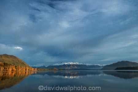 autuminal;autumn;autumn-colour;autumn-colours;autumnal;Buchanan-Mountains;Buchanan-Peaks;calm;Central-Otago;cloud;clouds;cloudy;color;colors;colour;colours;deciduous;fall;gold;golden;gray;grey;lake;Lake-Wanaka;lakes;leaf;leaves;mountain;mountains;N.Z.;New-Zealand;NZ;Otago;overcast;placid;quiet;reflected;reflection;reflections;season;seasonal;seasons;serene;SI;sky;smooth;snow;snow-capped;snowy;South-Island;Sth-Is;still;tranquil;tree;trees;Wanaka;water;yellow