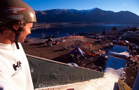 action;adventure;assess;board;boarder;boarders;boarding;consider;considering;course;fly;high;in-the-air;jump;jumping;jumps;man;panorama;panoramic;profile;snow;snowboarder;snowboarders;snowboarding;sweep;view