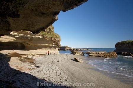beach;beaches;Buller-District;Buller-Region;child;children;coast;coastal;coastal-errosion;coastline;coastlines;coasts;errosion;families;family;female;foreshore;geological;geology;kid;kids;limestone;mother;mothers;N.Z.;New-Zealand;NZ;ocean;Paparoa-N.P.;Paparoa-National-Park;Paparoa-NP;people;person;Punakaiki;rock-formation;rock-formations;Rock-Overhang;S.I.;sea;shore;shoreline;shorelines;shores;SI;South-Is;South-Island;stone;Tasman-Sea;Te-Miko;Truman-Bay;Truman-Beach;Truman-Track;Truman-Track-Bay;Truman-Track-Beach;water;West-Coast;Westland;woman