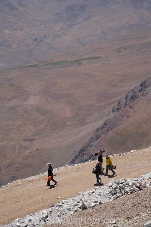 Aldo-Cassinelli;Andean-cordillera;Andes;Andes-Mountain-Range;Andes-Mountains;Andes-Range;Cameraman-Michael-Brennan;Chile;Media-Crew;Michael-Brennan;Mike-Brennan;mountain;mountains;Peter-Thompson;Sound-Man-Ken-Saville;South-America;Sth-America;World-Sailplane-Grand-Prix,-Santiago