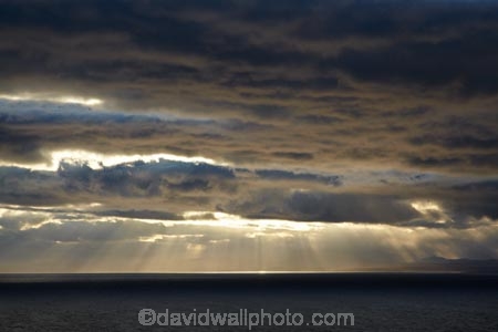 An-t_Eilean-Sgitheanach;Britain;cloud;clouds;cloudy;Crepuscular-rays;Eilean-Cheò;G.B.;GB;Great-Britain;Highlands;Inner-Hebrides;Island-of-Skye;Isle-of-Skye;ray;rays;rays-of-sunlight;Scotland;Scottish-Highands;Skye;Sound-of-Rassay;sun;sun-ray;sun-rays;sunlight;U.K.;UK;United-Kingdom