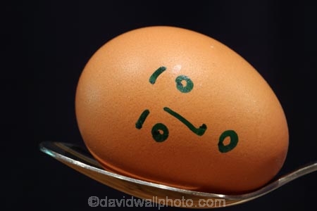 Close-up;Close_up;Closeup;Close-ups;Close_ups;Closeups;Cuisine;Delicate;careful;carefully;Egg;Eggs;Eggshell;Eggshells;Farm;Farming;Food;Fragile;Fresh;Gastronomy;Healthy;Healthy-food;Hold;Holding;Horizontal;Indoor;Indoors;Ingredient;Ingredients;Inside;Interior;Nourishment;Nutrition;organic;recipe;recipes;Proteins;Shell;chicken;chickens;hen;hens;poultry;Shells;spoon;spoons;egg-and-spoon;egg-and-spoon-race;face;faces;expression;expressions;facial