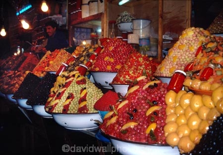 africa;african;africans;north-africa;moroccan;shop;shops;stall;stalls;market;olive;markets;olives;colour;colours;colors;color;piles;display;displayed;orange;oranges;travel;morocco;north-africa;produce;food;basin;basins;decorate;decoration