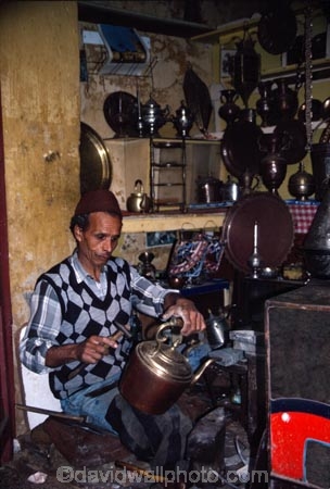 africa;african;africans;ethnic;male;people;person;persons;tradition;traditional;culture;cultural;cultures;north-africa;islam;islamic;muslim;moroccan;shop;shops;stall;stalls;metalwork;metal;silver;brass;copper;bronze;handmade;hand_made;hand-made;plate;plates;craft;craftwork;artisan;handcraft;handcrafts;tradesman;tradesmen;metalworker;metalworkers;metalwork-shop;morocco;fez;fes;african;north-africa;medina;engraving;engraver;engrave