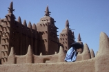 sahel;minaret;minarets;mosques;historical;historic;islam;islamic;muslim;africa;african;africans;black;ethnic;male;people;person;persons;tradition;traditional;costume;costumes;traditions-costume;traditional-costumes;culture;cultural;cultures;tribe;tribes;tribal;west-africa;indigenous;native;robe;robes;jenne;sahelian;sudanese-mud-architecture;mosquee;grand-mosque