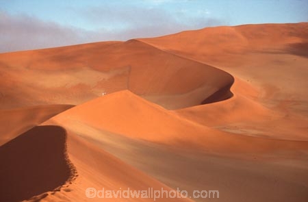 Sossusvlei;Namib_Naukluft-National-Park;national-park;Namibia;Southern-Africa;Africa;African;plain;plains;landscape;sand;sand_dune;sand_dunes;sand-dune;sand-dunes;dune;dunes;sparse;empty;desert;deserts;deserted;africa;african;wilderness;sandy;vast;barren;desolate;desolation;solitude;solitary;dried;dry;outdoor;outdoors;outside;surface;surfaces;slope;arid