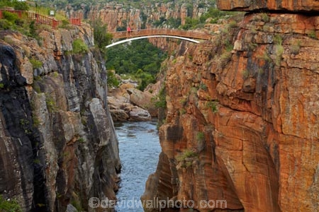 Africa;African;bluff;bluffs;Blyde-River;Blyde-River-Canyon-Nature-Reserve;Bourkes-Luck-Potholes;Bourkes-Luck-Potholes;bridge;bridges;canyon;canyons;cliff;cliffs;Eastern-Transvaal;eroded;erosion;foot-bridge;foot-bridges;footbridge;footbridges;Moremela;Motlatse-Canyon-Provincial-Nature-Reserve;Mpumalanga;Mpumalanga-province;pedestrian-bridge;pedestrian-bridges;people;person;ravine;ravines;South-Africa;Southern-Africa;tourist;tourists