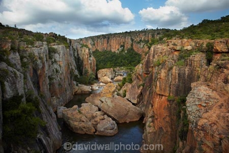 Africa;African;bluff;bluffs;Blyde-River;Blyde-River-Canyon;Blyde-River-Canyon-Nature-Reserve;Bourkes-Luck-Potholes;Bourkes-Luck-Potholes;canyon;canyons;cliff;cliffs;Eastern-Transvaal;eroded;erosion;Moremela;Motlatse-Canyon-Provincial-Nature-Reserve;Mpumalanga;Mpumalanga-province;ravine;ravines;South-Africa;Southern-Africa