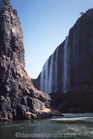 victoria-falls;zambezi-river;zambezi;zimbabwe;zambia;africa;african;southern-africa;waterfall;waterfalls;water;nature;natural;wonder-of-the-world;world-wonder;seven-natural-wonders-of-the-world;mist;misty;spary;refraction;high;power;powerful;vertical;;flow;chasm;global-warming;gush;cliff;cliffs;bluff;bluffs;crevasse;crevasses;falling;falls;fall;phenomena;phenomenon;precipice;precipices