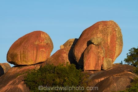 Africa;Big-Cave-Camp;boulder;boulders;Bulawayo;geological;geology;granite;kopje;kopjes;koppie;koppies;Matobo-Hills;Matobo-National-Park;Matopos-Hills;rock;rock-formation;rock-formations;rock-outcrop;rock-outcrops;rock-tor;rock-torr;rock-torrs;rock-tors;rocks;Southern-Africa;stone;unusual-natural-feature;unusual-natural-features;Zimbabwe