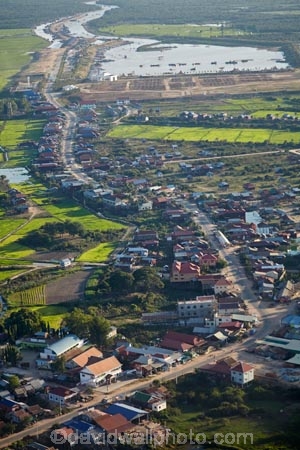 aerial;aerial-image;aerial-images;aerial-photo;aerial-photograph;aerial-photographs;aerial-photography;aerial-photos;aerial-view;aerial-views;aerials;Asia;Cambodia;Cambodian-village;Cambodian-villages;Indochina-Peninsula;Kampuchea;Kingdom-of-Cambodia;Phnom-Krom;Siem-Reap;Siem-Reap-Province;Southeast-Asia;stilt-house;stilt-houses
