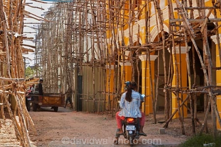 3rd-world-constructions-standards;3rd-world-safety;Asia;bike;bikes;building-site;building-sites;Cambodia;construction-site;construction-sites;Indochina-Peninsula;Kampuchea;Kingdom-of-Cambodia;motorbike;motorbikes;motorcycle;motorcycles;new-building;scaffold;scaffolding;scooter;scooters;Siem-Reap;Siem-Reap-Province;Southeast-Asia;step_through;step_throughs;Third-world-construction-standards