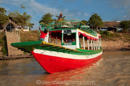 Asia;boat;boats;Cambodia;Chong-Khnies;Chong-Kneas;Indochina-Peninsula;Kampuchea;Kingdom-of-Cambodia;long-boat;long-boats;long-tail-boat;long-tailed-boat;long_tail-boat;long_tailed-boat;passenger-boat;passenger-boats;Port-of-Chong-Khneas;Siem-Reap;Siem-Reap-Province;Siem-Reap-River;Southeast-Asia;tour-boat;tour-boats;tourist-boat;tourist-boats