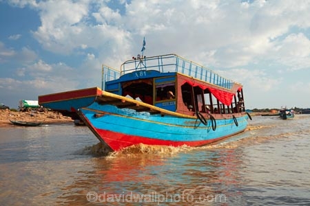 Asia;boat;boats;Cambodia;Chong-Khnies;Chong-Kneas;Indochina-Peninsula;Kampuchea;Kingdom-of-Cambodia;long-boat;long-boats;long-tail-boat;long-tailed-boat;long_tail-boat;long_tailed-boat;passenger-boat;passenger-boats;people;person;Port-of-Chong-Khneas;Siem-Reap;Siem-Reap-Province;Siem-Reap-River;Southeast-Asia;tour-boat;tour-boats;tourism;tourist;tourist-boat;tourist-boats;tourists