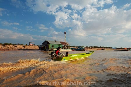 Asia;boat;boats;Cambodia;canoe;canoes;Chong-Khnies;Chong-Kneas;Indochina-Peninsula;Kampuchea;Kingdom-of-Cambodia;long-boat;long-boats;long-tail-boat;long-tailed-boat;long_tail-boat;long_tailed-boat;muddy-water;needle-canoe;needle-canoes;passenger-boat;passenger-boats;Port-of-Chong-Khneas;Siem-Reap;Siem-Reap-Province;Siem-Reap-River;Southeast-Asia