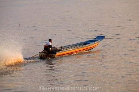 Asia;boat;boats;Cambodia;canoe;canoes;Chong-Khnies;Chong-Kneas;Indochina-Peninsula;Kampuchea;Kingdom-of-Cambodia;long-boat;long-boats;long-tail-boat;long-tailed-boat;long_tail-boat;long_tailed-boat;muddy-water;needle-canoe;needle-canoes;passenger-boat;passenger-boats;Port-of-Chong-Khneas;Siem-Reap;Siem-Reap-Province;Siem-Reap-River;Southeast-Asia