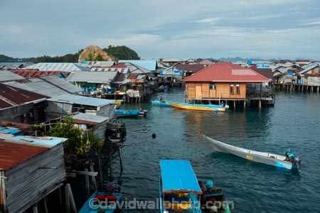 Misool;Raja-Ampat;Indonesia;Asia;Southeast-Asia;South-East-Asia;Western-Indonesia;Yellu;Yellu-Island;Yellu-Village;Yellu-Town;township;Yellu-Port;Port-of-Yellu;Port-of-Yellu;port;ports;wharf;wharves;wharfs;dock;docks;Southwest-Papua;Longboat;longboats;narrow-boat;narrow-boats;boat;boats;motor-boat.-motorboat;motor-boats;motorboats;sampan;Southwest-Papua;Southwest-Papua;West-Papua