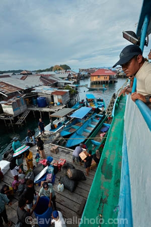 Misool;Raja-Ampat;Indonesia;Asia;Southeast-Asia;South-East-Asia;Western-Indonesia;Yellu;Yellu-Island;Yellu-Village;Yellu-Town;township;Yellu-Port;Port-of-Yellu;Port-of-Yellu;port;ports;wharf;wharves;wharfs;dock;docks;Southwest-Papua;Longboat;longboats;narrow-boat;narrow-boats;boat;boats;motor-boat.-motorboat;motor-boats;motorboats;sampan;ferry;ferries;pier;piers;docl;docks;Southwest-Papua;Southwest-Papua;West-Papua