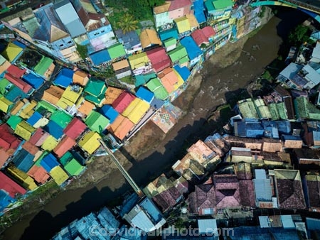 Indonesia;aerial;aerial-photo;aerial-photograph;aerial-photographs;aerial-photography;aerial-photos;aerial-view;aerial-views;aerials;drone-aerial;drone;Malang;Java;East-Java;Indonesia;Brantas-River;Roof;roofs;rooves;Kampung-Warna-Warni;Kampung;Warna-Warni;Kampung-Warna_Warni;Warna_Warni;Kampung-Tridi;Tridi;bridge;bridges;pedestrian-bridge;pedestrian-bridges;tourism;travel;Asia;South-East-Asia;Southeast-Asia
