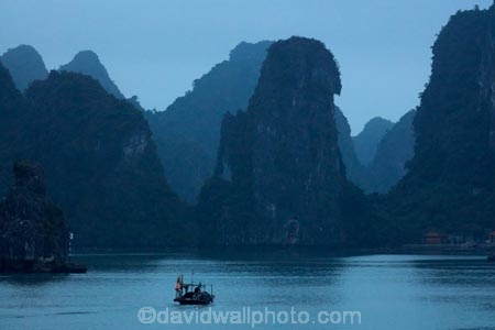 Asia;boat;boats;dusk;evening;fishing-boat;fishing-boats;Ha-Long-Bay;Halong-Bay;karst-landscape;limestone-karsts;limestone-outcrops;monochromatic;monochrome;night;nightfall;North-Vietnam;Northern-Vietnam;Qung-Ninh-Province;Quang-Ninh-Province;South-East-Asia;Southeast-Asia;tourism;UN-world-heritage-area;UN-world-heritage-site;UNESCO-World-Heritage-area;UNESCO-World-Heritage-Site;united-nations-world-heritage-area;united-nations-world-heritage-site;Vnh-H-Long;Vietnam;Vietnamese;world-heritage;world-heritage-area;world-heritage-areas;World-Heritage-Park;World-Heritage-site;World-Heritage-Sites
