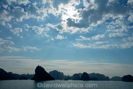 Asia;blue-sky;cloud;clouds;Ha-Long-Bay;Halong-Bay;karst-landscape;limestone-karsts;North-Vietnam;Northern-Vietnam;Qung-Ninh-Province;Quang-Ninh-Province;skies;sky;South-East-Asia;Southeast-Asia;sun;tourism;UN-world-heritage-area;UN-world-heritage-site;UNESCO-World-Heritage-area;UNESCO-World-Heritage-Site;united-nations-world-heritage-area;united-nations-world-heritage-site;Vnh-H-Long;Vietnam;Vietnamese;world-heritage;world-heritage-area;world-heritage-areas;World-Heritage-Park;World-Heritage-site;World-Heritage-Sites