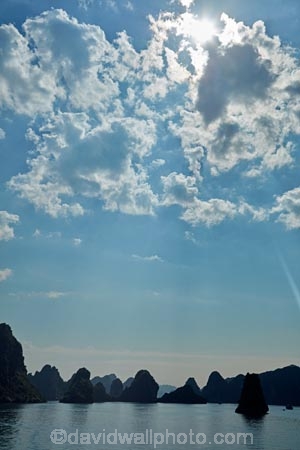 Asia;blue-sky;cloud;clouds;Ha-Long-Bay;Halong-Bay;karst-landscape;limestone-karsts;North-Vietnam;Northern-Vietnam;Qung-Ninh-Province;Quang-Ninh-Province;skies;sky;South-East-Asia;Southeast-Asia;sun;tourism;UN-world-heritage-area;UN-world-heritage-site;UNESCO-World-Heritage-area;UNESCO-World-Heritage-Site;united-nations-world-heritage-area;united-nations-world-heritage-site;Vnh-H-Long;Vietnam;Vietnamese;world-heritage;world-heritage-area;world-heritage-areas;World-Heritage-Park;World-Heritage-site;World-Heritage-Sites