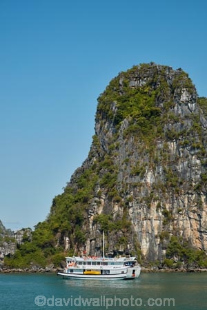 Asia;boat;boats;cruise-boat;cruise-boats;cruising;Ha-Long-Bay;Halong-Bay;karst-landscape;limestone-karsts;North-Vietnam;Northern-Vietnam;Qung-Ninh-Province;Quang-Ninh-Province;South-East-Asia;Southeast-Asia;tour-boat;tour-boats;tourism;tourist;tourist-boat;tourist-boats;tourists;travel-destination;UN-world-heritage-area;UN-world-heritage-site;UNESCO-World-Heritage-area;UNESCO-World-Heritage-Site;united-nations-world-heritage-area;united-nations-world-heritage-site;Vnh-H-Long;Vietnam;Vietnamese;world-heritage;world-heritage-area;world-heritage-areas;World-Heritage-Park;World-Heritage-site;World-Heritage-Sites