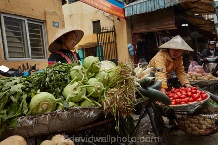alley;alleys;alleyway;alleyways;Asia;Asian;Asian-conical-hat;Asian-conical-hats;back-street;back-streets;backstreet;backstreets;conical-hat;conical-hats;fresh-produce;fruit;Hanoi;hawker;hawkers;lane;lanes;laneway;laneways;leaf-hat;leaf-hats;non-la;nón-lá;Old-Quarter;palm_leaf-conical-hat;produce;South-East-Asia;Southeast-Asia;street;street-scene;street-scenes;street-vendor;street-vendors;streets;vegetable;vegetables;vendor;vendors;Vietnam;Vietnamese;Vietnamese-conical-hat;Vietnamese-conical-hats;Vietnamese-hat;Vietnamese-hats;Vietnamese-symbol