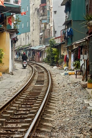 alley;alleys;alleyway;alleyways;apartments;Asia;Asian;back-street;back-streets;backstreet;backstreets;Hanoi;house;houses;housing;lane;lanes;laneway;laneways;people;person;poor;poverty;rail-line;rail-lines;rail-track;rail-tracks;railroad;railroads;railway;railway-line;railway-lines;railway-track;railway-tracks;railways;South-East-Asia;Southeast-Asia;street;street-scene;street-scenes;streets;track;tracks;train-track;train-tracks;transport;transportation;Vietnam;Vietnamese