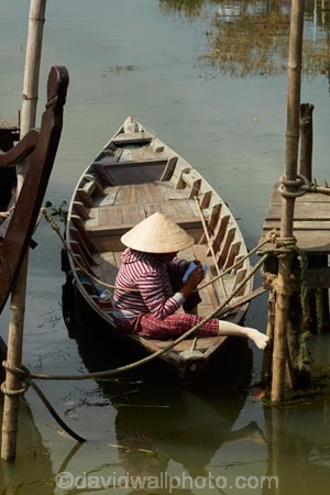 Asia;Asian-conical-hat;Asian-conical-hats;boat;boats;Central-Sea-region;conical-hat;conical-hats;dinghies;dinghy;Hi-An;Hoi-An;Hoian;Indochina;leaf-hat;leaf-hats;non-la;nÃ³n-lÃ¡;palm_leaf-conical-hat;people;person;row-boat;row-boats;row_boat;row_boats;rowboat;rowboats;South-East-Asia;Southeast-Asia;SÃ´ng-Thu-Bn;Thu-Bn-River;Thu-Bon-River;UN-world-heritage-area;UN-world-heritage-site;UNESCO-World-Heritage-area;UNESCO-World-Heritage-Site;united-nations-world-heritage-area;united-nations-world-heritage-site;Vietnam;Vietnamese;Vietnamese-conical-hat;Vietnamese-conical-hats;Vietnamese-hat;Vietnamese-hats;Vietnamese-symbol;woman;women;world-heritage;world-heritage-area;world-heritage-areas;World-Heritage-Park;World-Heritage-site;World-Heritage-Sites