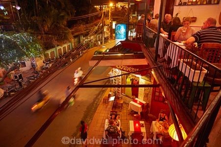 bar;bars;cafe;cafes;coffee-shop;coffee-shops;dark;diner;diners;dining;dining-out;dusk;evening;Hot-Tuna-Bar;Hot-Tuna-Bar-and-Restaurant;Hot-Tuna-Restaurant;Hot-Tuna-Restaurant-amp;-Bar;Hot-Tuna-Restaurant-and-Bar;Hu;Hue;light;lighting;lights;night;night-time;night_time;North-Central-Coast;restaurant;restaurants;street;street-scene;street-scenes;streets;Tha-Thiên_Hu-Province;Thua-Thien_Hue-Province;twilight;Vietnam;Vietnamese;Asia