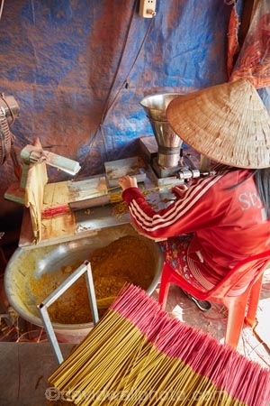 Asia;Asian;Asian-conical-hat;Asian-conical-hats;Can-Duoc;conical-hat;conical-hats;incense;incense-factories;incense-factory;incense-making;incense-stick;incense-sticks;leaf-hat;leaf-hats;Long-An-Province;Mekong-Delta;non-la;nÃ³n-lÃ¡;palm_leaf-conical-hat;South-East-Asia;Southeast-Asia;Vietnam;Vietnamese;Vietnamese-conical-hat;Vietnamese-conical-hats;Vietnamese-hat;Vietnamese-hats;Vietnamese-symbol;worker;workers