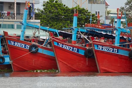 Asia;Asian;boat;boats;commercial-fishing;commercial-fishing-boats;fishing;fishing-boat;fishing-boats;M-Tho;Mekong-Delta;Mekong-Delta-Region;Mekong-River;My-Tho;My-Tho-River;red;river;rivers;South-East-Asia;Southeast-Asia;Tin-Giang-Province;Tien-Giang-Province;Tien-River;Upper-Mekong-River;Vietnam;Vietnamese;wooden;wooden-boat;wooden-boats;wooden-fishing-boat;wooden-fishing-boats
