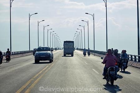 Asia;Asian;bike;bikes;bridge;bridges;infrastructure;Mekong-Delta;Mekong-Delta-Region;motorbike;motorbikes;motorcycle;motorcycles;motorscooter;motorscooters;road-bridge;road-bridges;scooter;scooters;South-East-Asia;Southeast-Asia;step_through;step_throughs;traffic-bridge;traffic-bridges;transport;Vietnam;Vietnamese