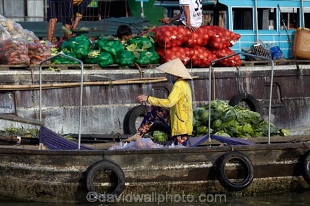 Asia;Asian;Asian-conical-hat;Asian-conical-hats;boat;boat-market;boats;Cn-Tho;Cai-Rang;Cai-Rang-floating-market;calm;Can-Tho;Can-Tho-City;Can-Tho-River;commerce;commercial;conical-hat;conical-hats;Cái-Rang;Cái-Rang-Floating-Market;floating-market;floating-markets;fruit;fruit-and-vegetables;leaf-hat;leaf-hats;market;market-place;market_place;marketplace;marketplaces;markets;Mekong-Delta;Mekong-Delta-Region;Mekong-River;non-la;nón-lá;palm_leaf-conical-hat;people;person;produce-market;produce-markets;retail;retailer;retailers;South-East-Asia;Southeast-Asia;vegetables;Vietnam;Vietnamese;Vietnamese-conical-hat;Vietnamese-conical-hats;Vietnamese-hat;Vietnamese-hats;Vietnamese-symbol;water-market;wholesale;wholesale-market;wholesaler;wooden-boat;wooden-boats