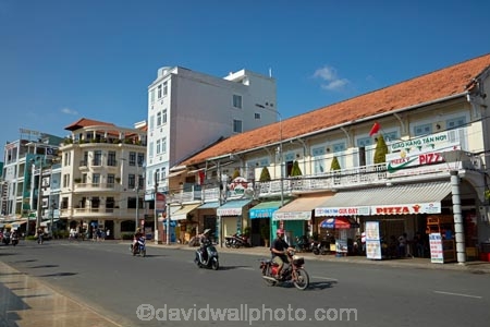 Asia;Asian;bike;bikes;Cn-Tho;cafe;cafes;Can-Tho;Can-Tho-City;commerce;commercial;Hai-Ba-Trung;Mekong-Delta;Mekong-Delta-Region;motorbike;motorbikes;motorcycle;motorcycles;motorscooter;motorscooters;people;person;restaurant;restaurants;retail;retail-store;retailer;retailers;scooter;scooters;shop;shops;South-East-Asia;Southeast-Asia;step_through;step_throughs;store;stores;street;street-scene;street-scenes;streets;veranda;verandah;verandahs;Vietnam;Vietnamese