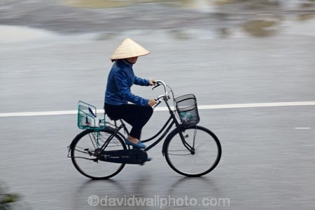 Asia;Asian-conical-hat;Asian-conical-hats;bicycle;bicycles;bike;bikes;blur;blurred;blurry;conical-hat;conical-hats;cycle;cycler;cyclers;cycles;cyclist;cyclists;female;females;leaf-hat;leaf-hats;Ninh-Binh;Ninh-BÃ¬nh-province;Ninh-Hai;non-la;Northern-Vietnam;nÃ³n-lÃ¡;palm_leaf-conical-hat;people;person;push-bike;push-bikes;push_bike;push_bikes;pushbike;pushbikes;rain;raining;rainy;South-East-Asia;Southeast-Asia;speed-blur;street;street-scene;street-scenes;streets;Van-Lam-Village;Vietnam;Vietnamese;Vietnamese-conical-hat;Vietnamese-conical-hats;Vietnamese-hat;Vietnamese-hats;Vietnamese-symbol;woman;women