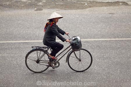 Asia;Asian-conical-hat;Asian-conical-hats;bicycle;bicycles;bike;bikes;conical-hat;conical-hats;cycle;cycler;cyclers;cycles;cyclist;cyclists;female;females;leaf-hat;leaf-hats;Ninh-Binh;Ninh-BÃ¬nh-province;Ninh-Hai;non-la;Northern-Vietnam;nÃ³n-lÃ¡;palm_leaf-conical-hat;people;person;push-bike;push-bikes;push_bike;push_bikes;pushbike;pushbikes;rain;raining;rainy;South-East-Asia;Southeast-Asia;street;street-scene;street-scenes;streets;Van-Lam-Village;Vietnam;Vietnamese;Vietnamese-conical-hat;Vietnamese-conical-hats;Vietnamese-hat;Vietnamese-hats;Vietnamese-symbol;women