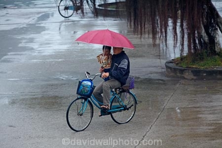 Asia;bicycle;bicycles;bike;bikes;brollies;brolly;child;children;cycle;cycler;cyclers;cycles;cyclist;cyclists;man;men;Ninh-Binh;Ninh-BÃ¬nh-province;Ninh-Hai;Northern-Vietnam;people;person;push-bike;push-bikes;push_bike;push_bikes;pushbike;pushbikes;South-East-Asia;Southeast-Asia;street;street-scene;street-scenes;streets;umbrella;umbrellas;Van-Lam-Village;Vietnam;Vietnamese